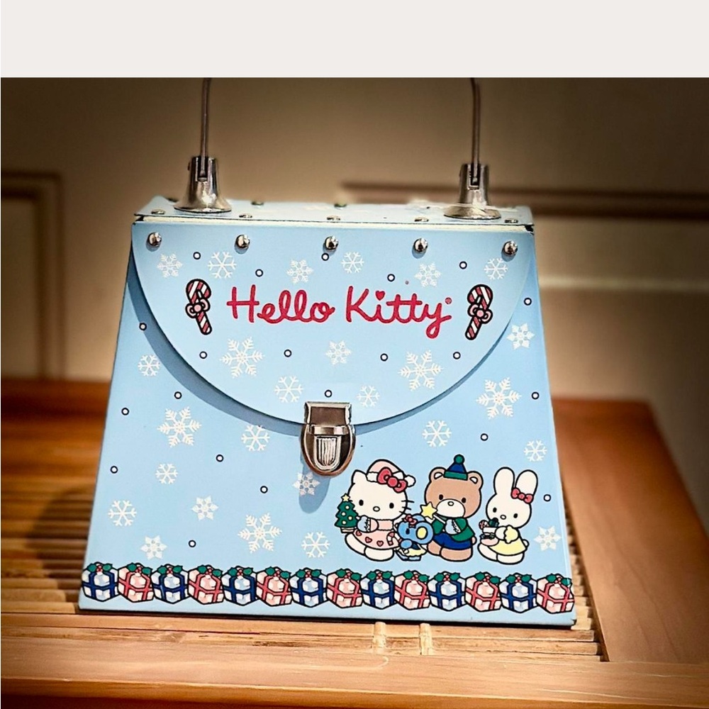 Vintage Y2K 2001 Sanrio Hello Kitty & Friends w/My Melody & Tibby Metal Purse